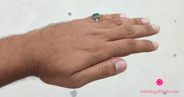 wear emerald ring in left hand ring finger
